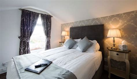b&b derry|B .